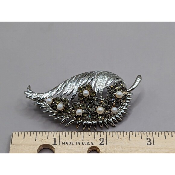 Vintage Coro Leaf Brooch - Picture 2 of 6